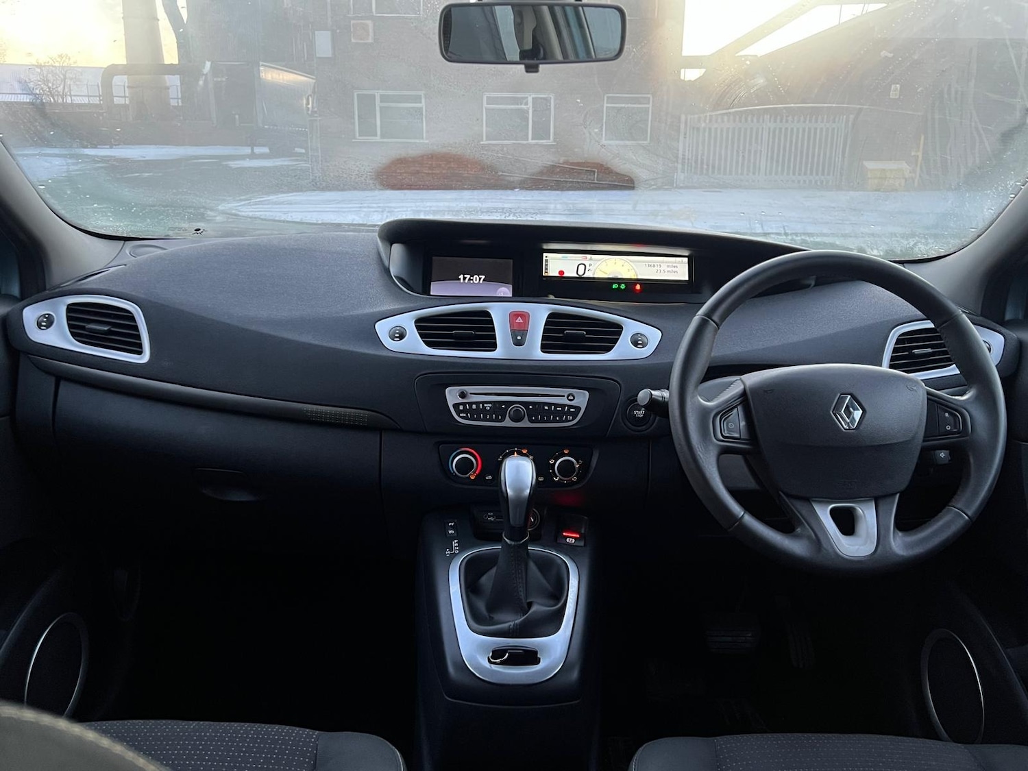 Used Renault Grand Scenic 2010 for sale - 77102475: Photo 40