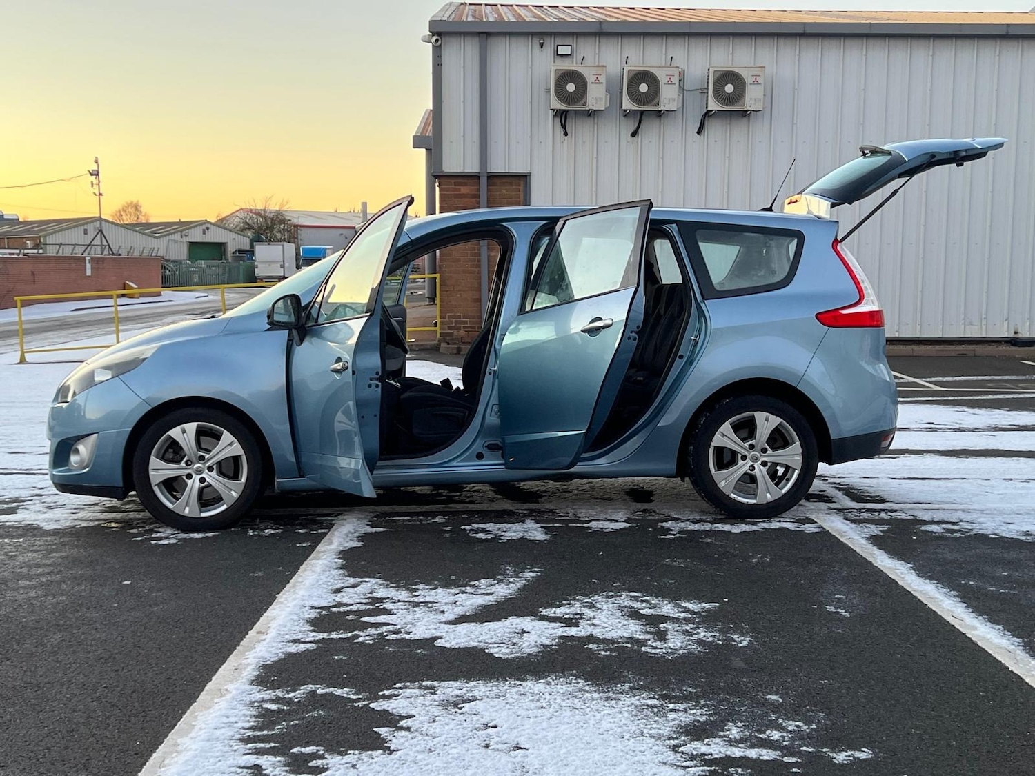 Used Renault Grand Scenic 2010 for sale - 77102475: Photo 49