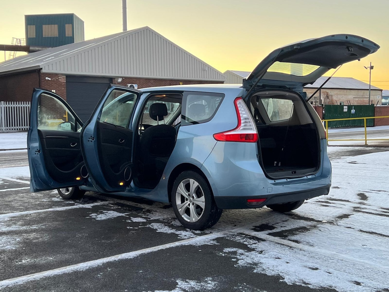 Used Renault Grand Scenic 2010 for sale - 77102475: Photo 50