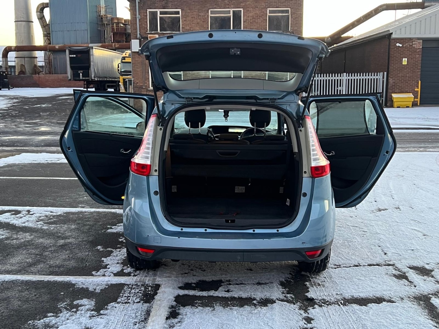 Used Renault Grand Scenic 2010 for sale - 77102475: Photo 51