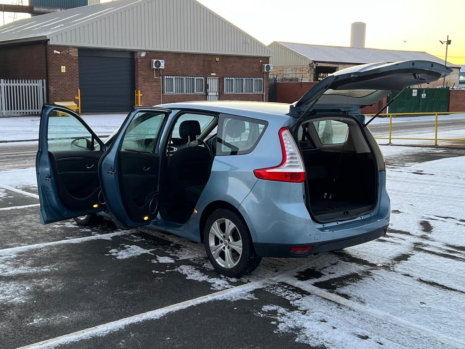 Used Renault Grand Scenic 2010 for sale - 77102475: Photo 53