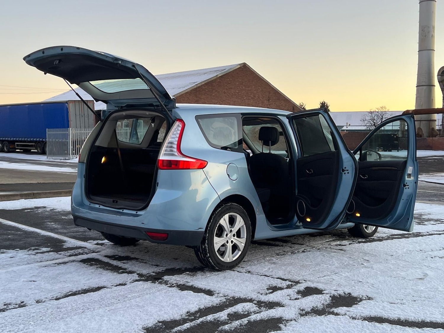 Used Renault Grand Scenic 2010 for sale - 77102475: Photo 54