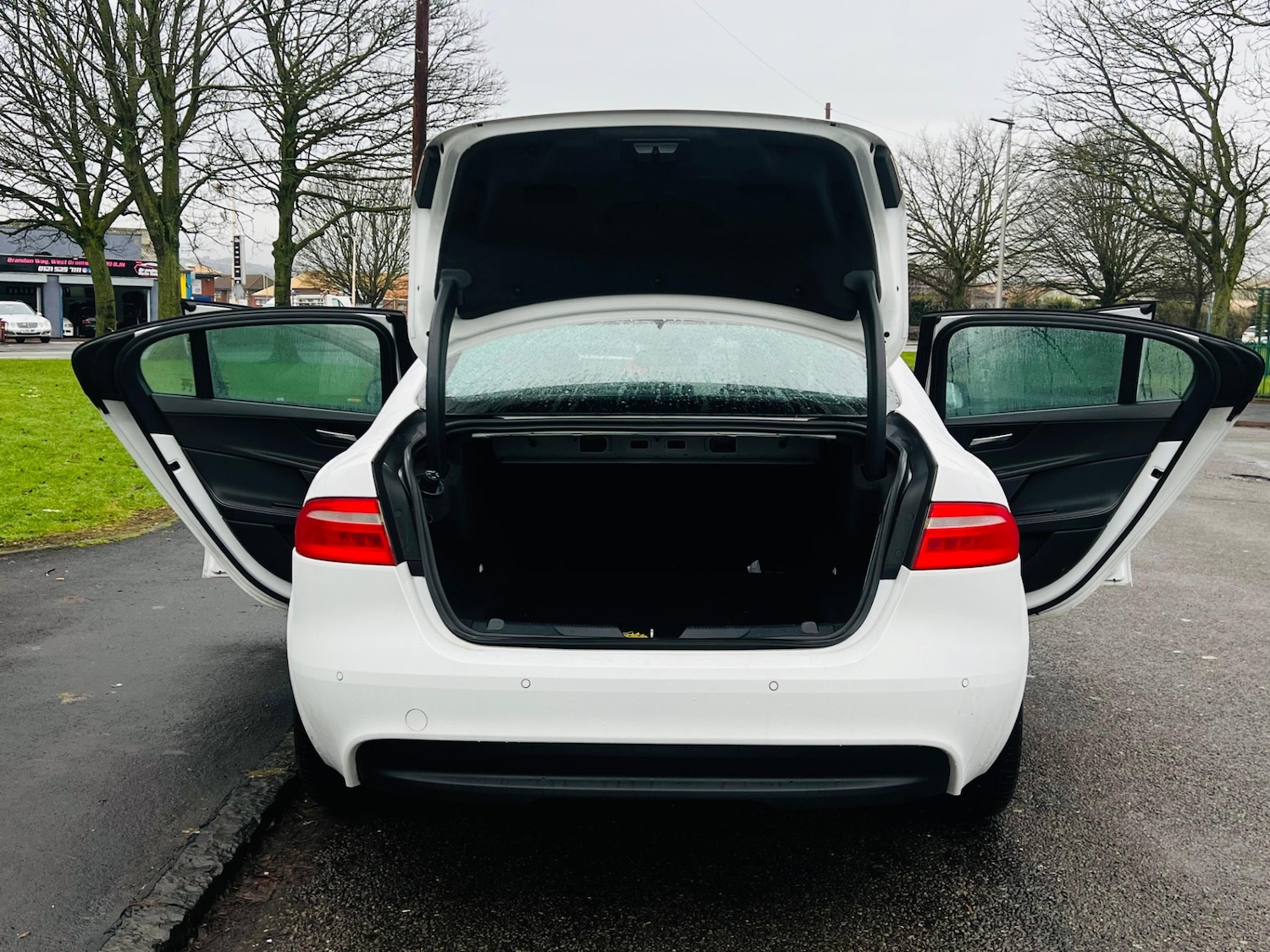 Used Jaguar XE 2017 for sale - 77238656: Photo 25