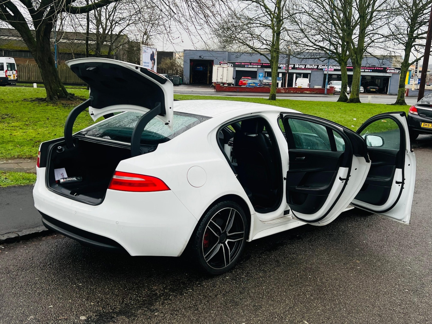 Used Jaguar XE 2017 for sale - 77238656: Photo 27