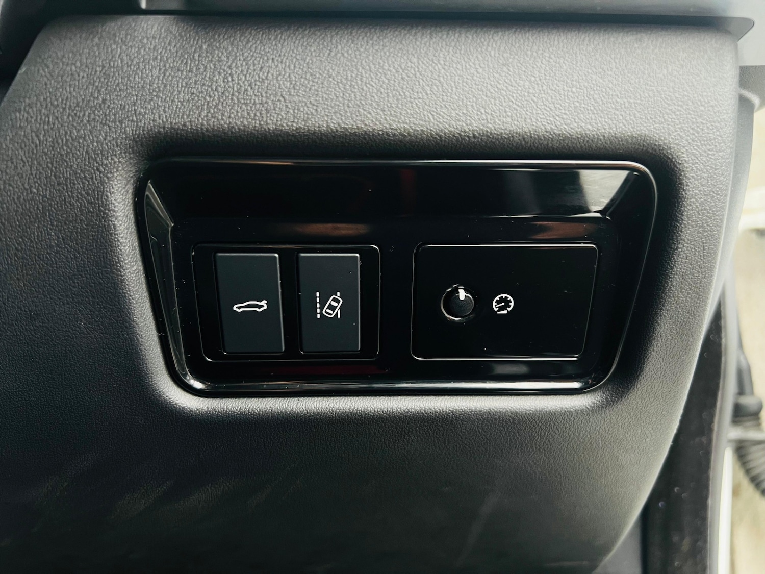 Used Jaguar XE 2017 for sale - 77238656: Photo 34