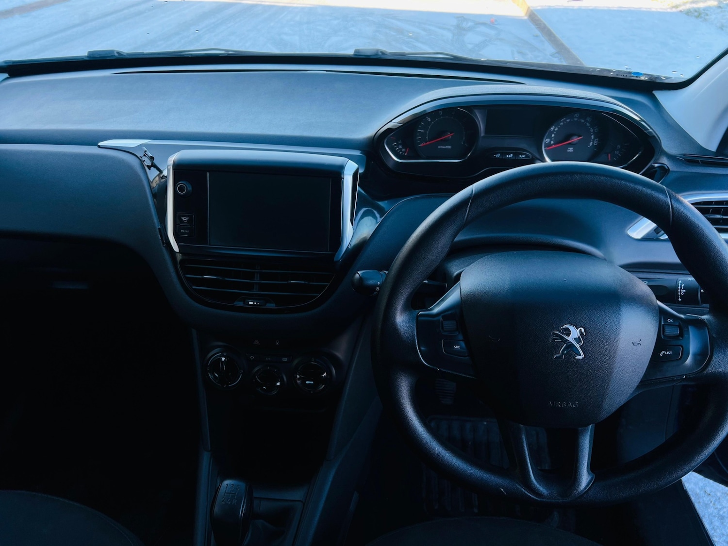 Used Peugeot 208 2012 for sale - 77098852: Photo 10