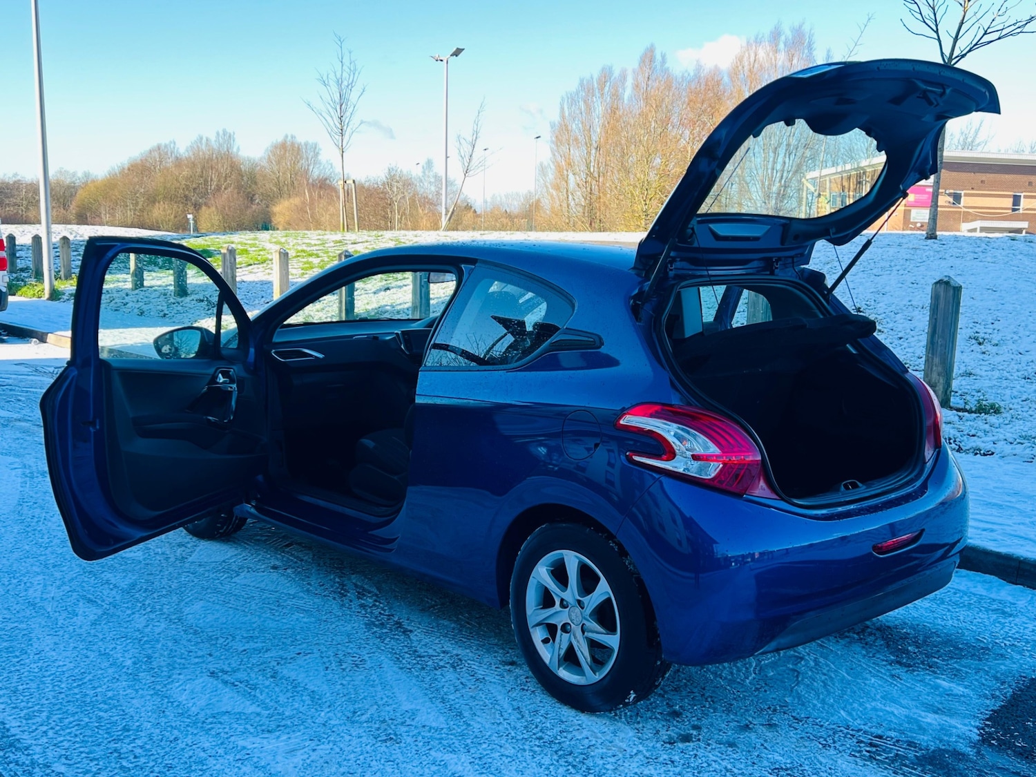 Used Peugeot 208 2012 for sale - 77098852: Photo 29