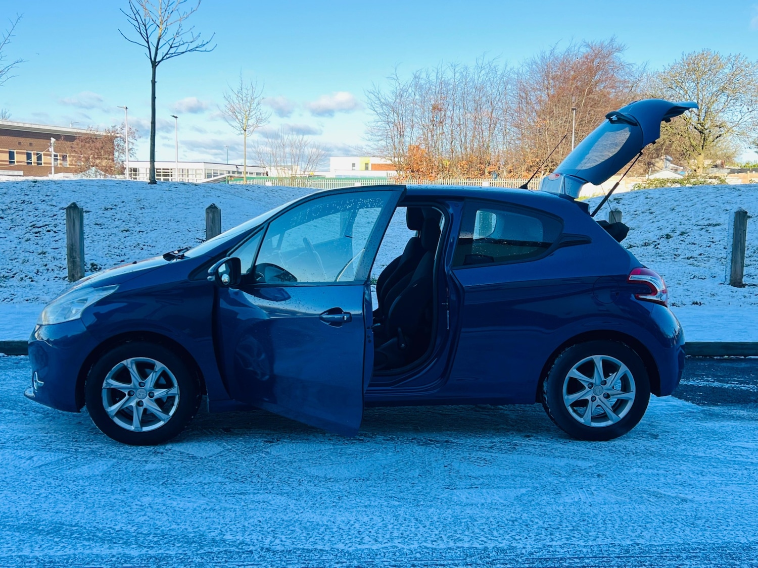 Used Peugeot 208 2012 for sale - 77098852: Photo 30