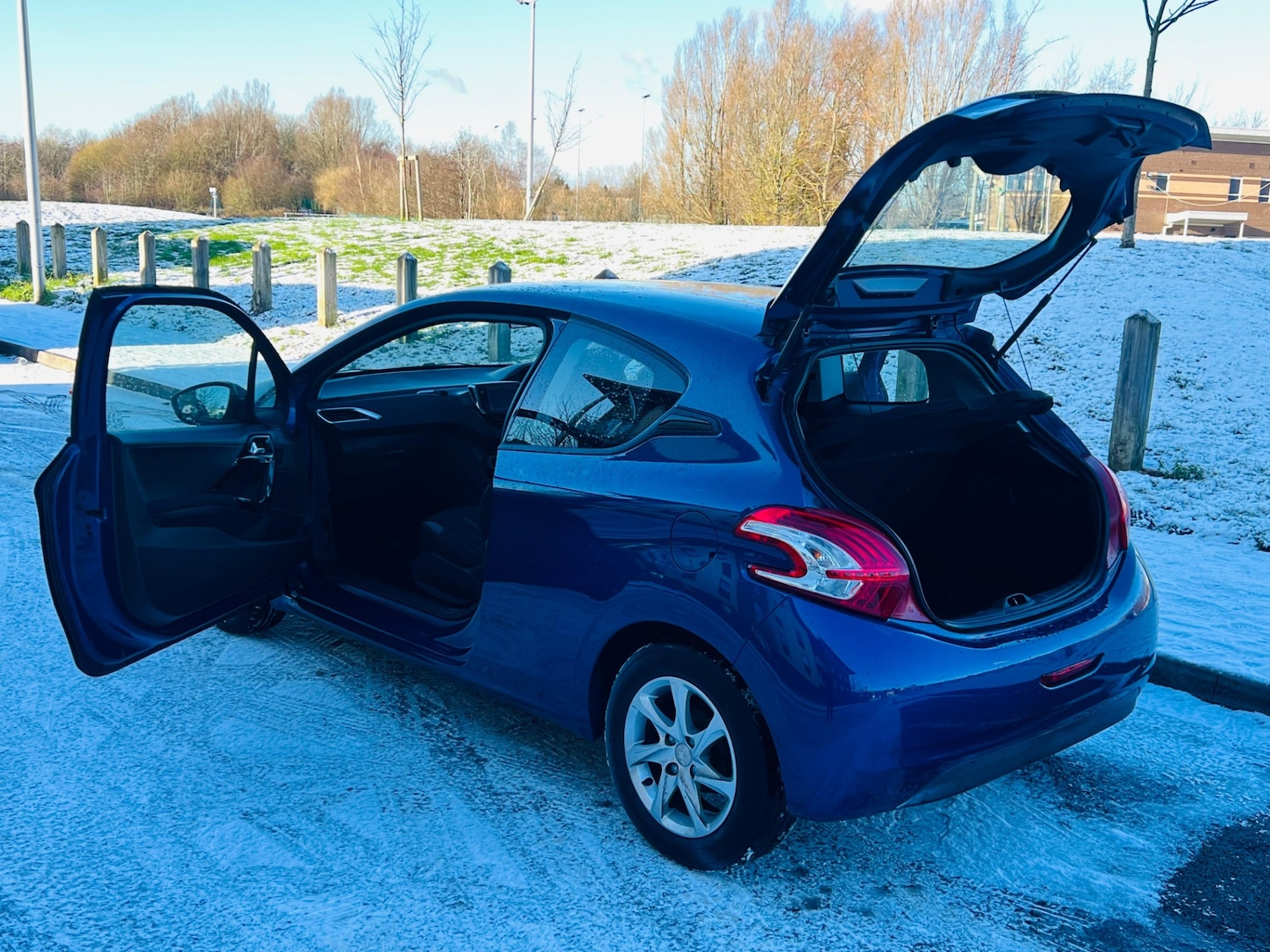 Used Peugeot 208 2012 for sale - 77098852: Photo 32