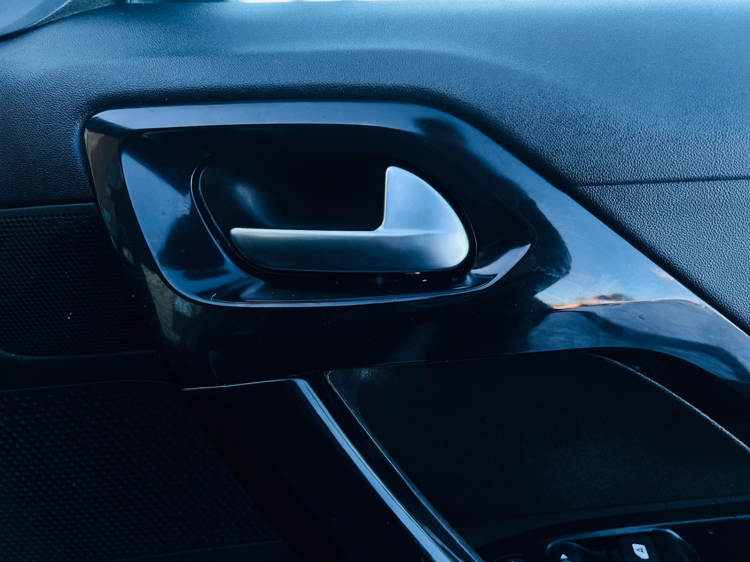 Used Peugeot 208 2012 for sale - 77098852: Photo 34