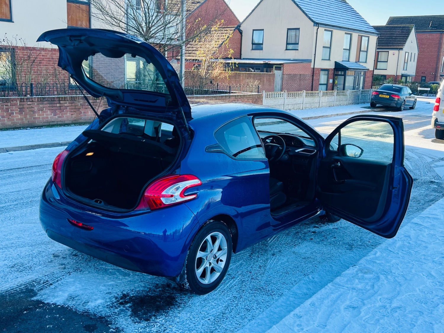 Used Peugeot 208 2012 for sale - 77098852: Photo 36