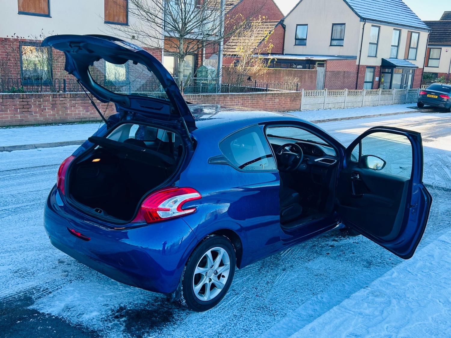 Used Peugeot 208 2012 for sale - 77098852: Photo 37