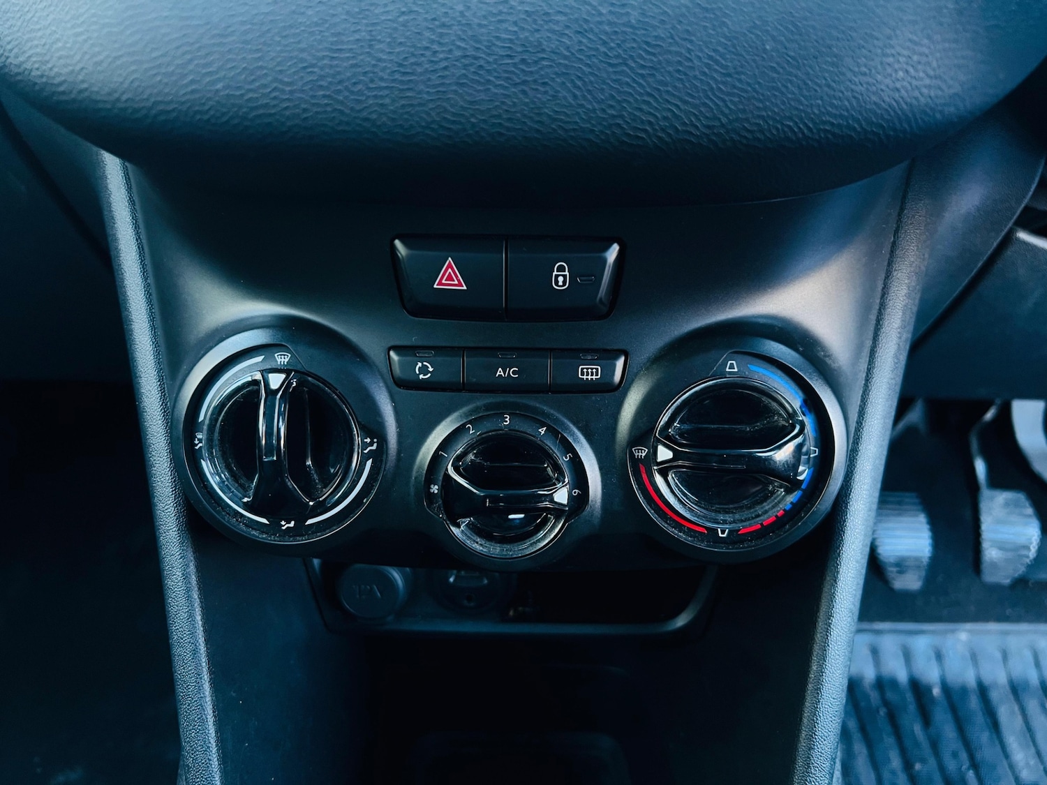 Used Peugeot 208 2012 for sale - 77098852: Photo 38