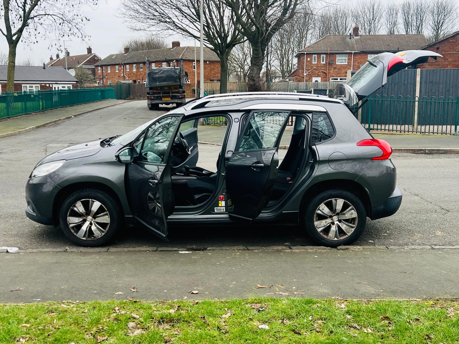 Used Peugeot 2008 2015 for sale - 77613675: Photo 19