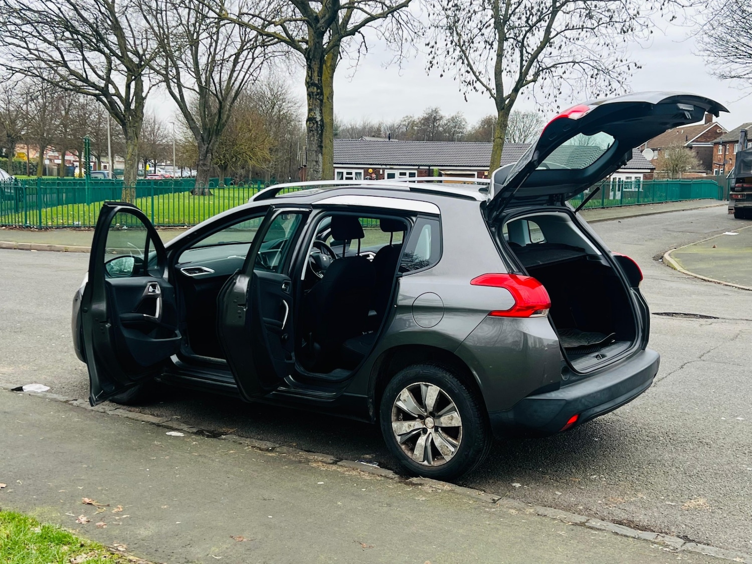 Used Peugeot 2008 2015 for sale - 77613675: Photo 22