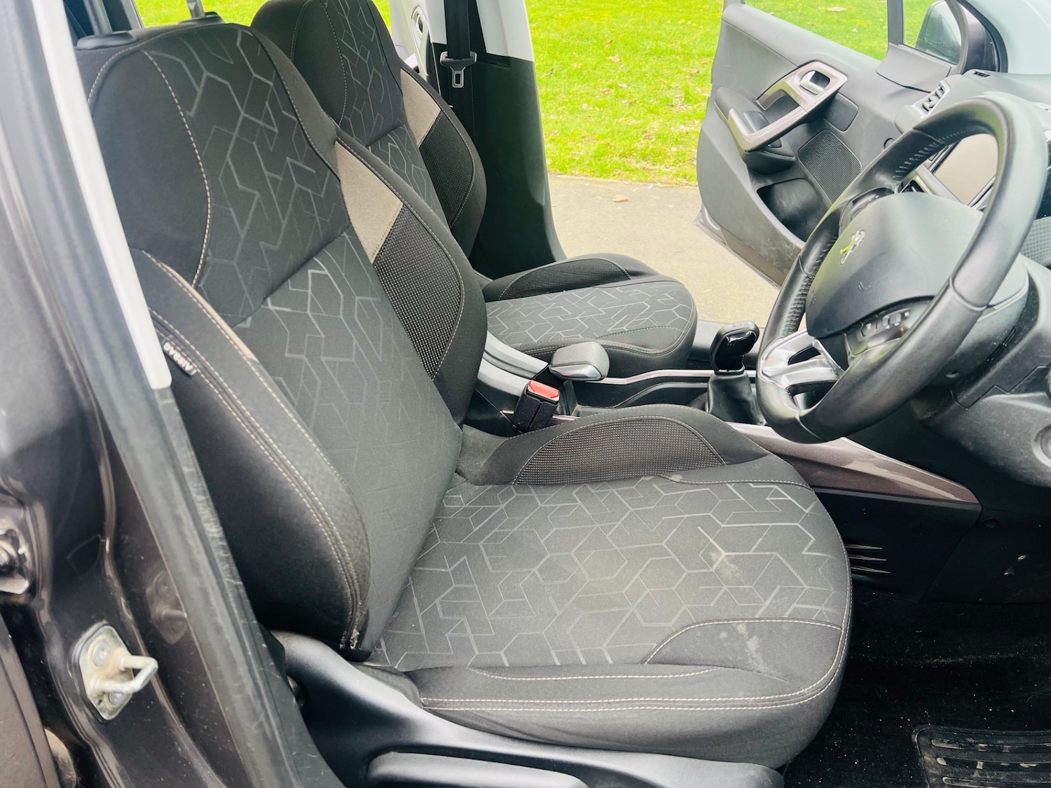 Used Peugeot 2008 2015 for sale - 77613675: Photo 30