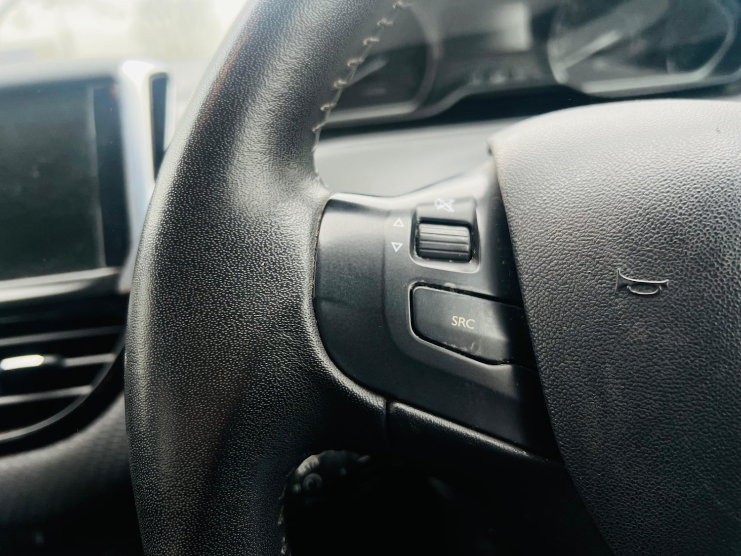 Used Peugeot 2008 2015 for sale - 77613675: Photo 40