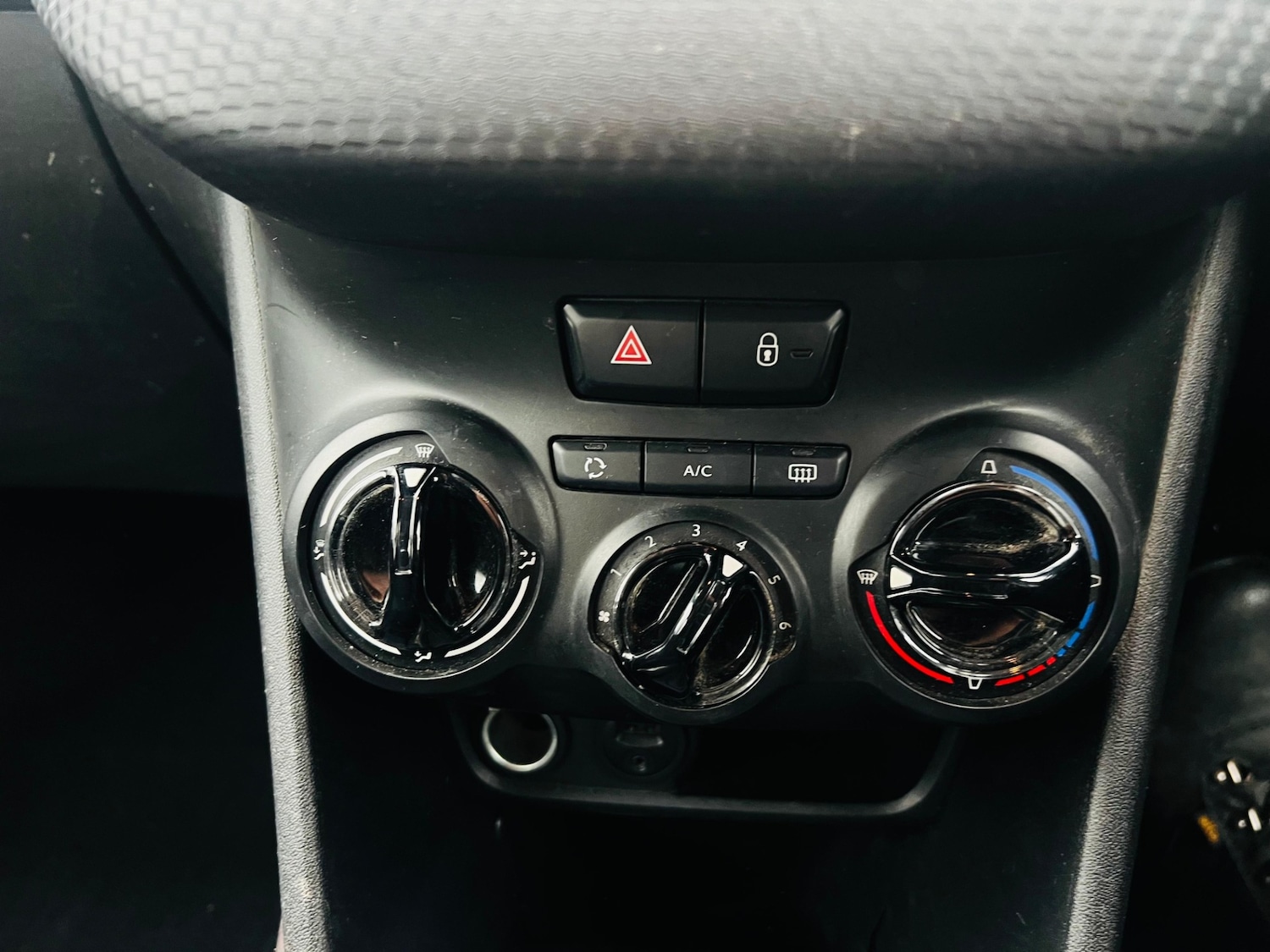 Used Peugeot 2008 2015 for sale - 77613675: Photo 44