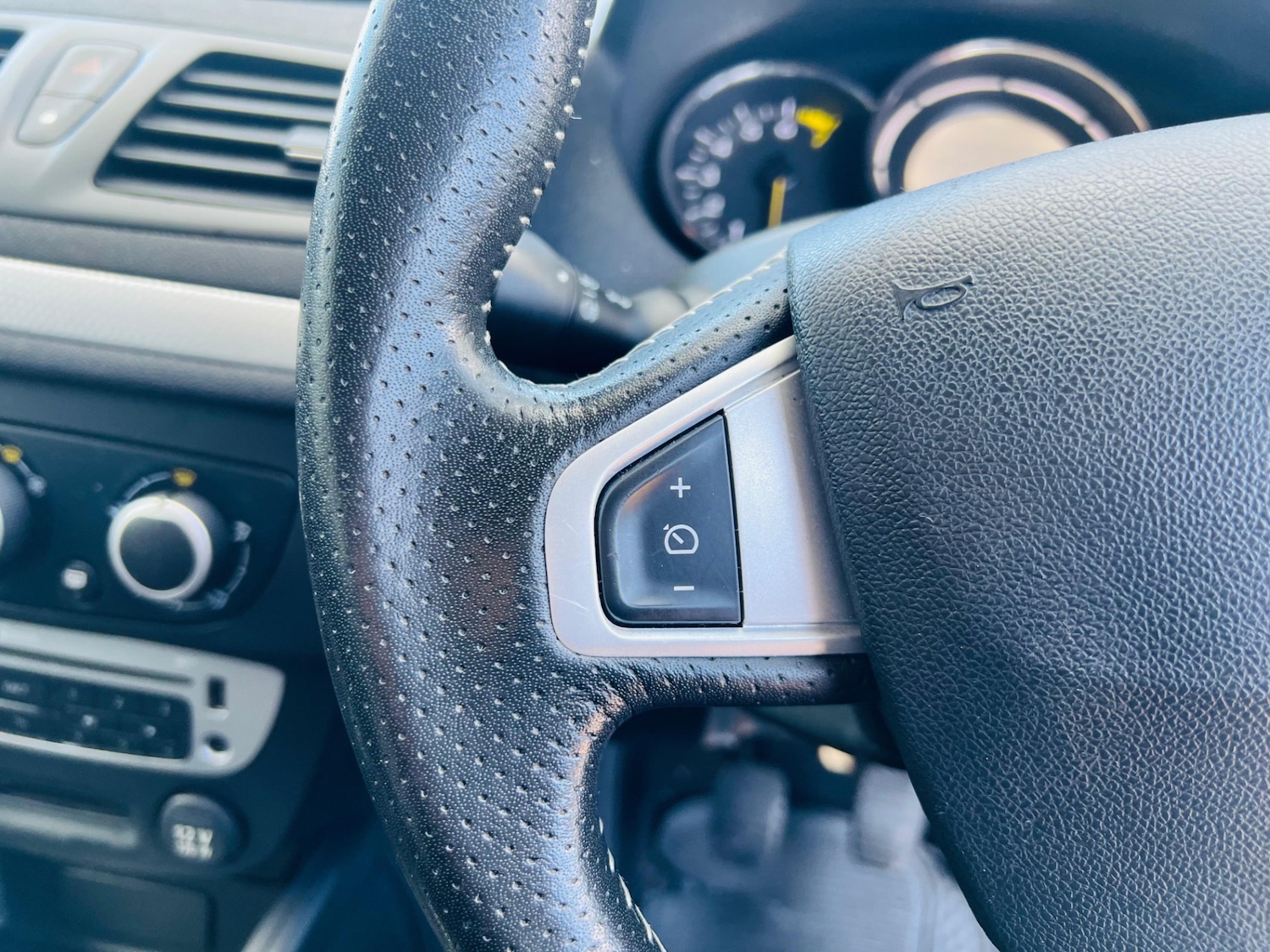 Used Renault Megane 2012 for sale - 77706109: Photo 18