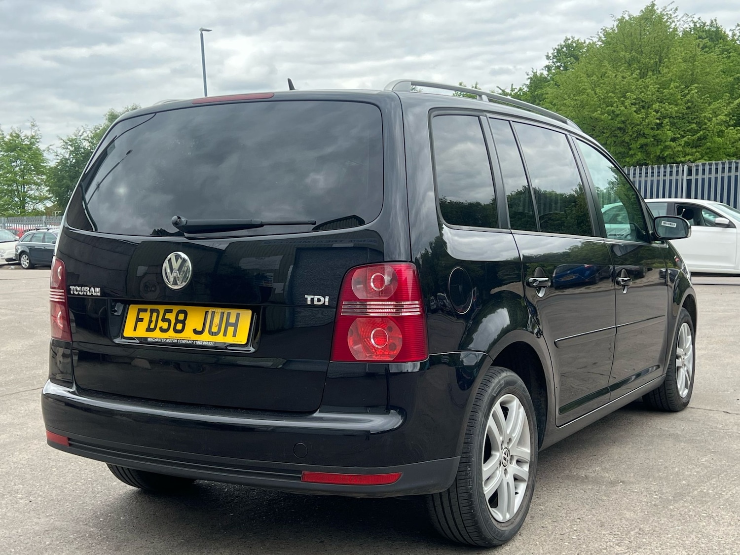 Used Volkswagen Touran 2009 for sale - 77041025: Photo 2