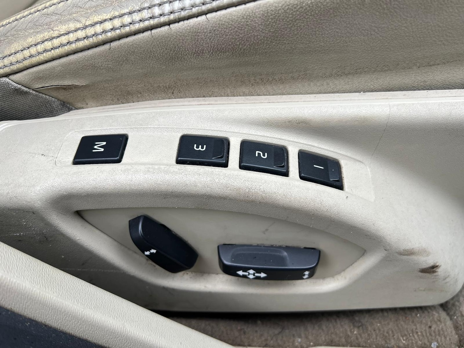 Used Volvo S60 2010 for sale - 76772298: Photo 32