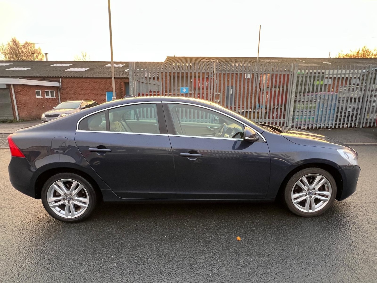 Used Volvo S60 2010 for sale - 76772298: Photo 43