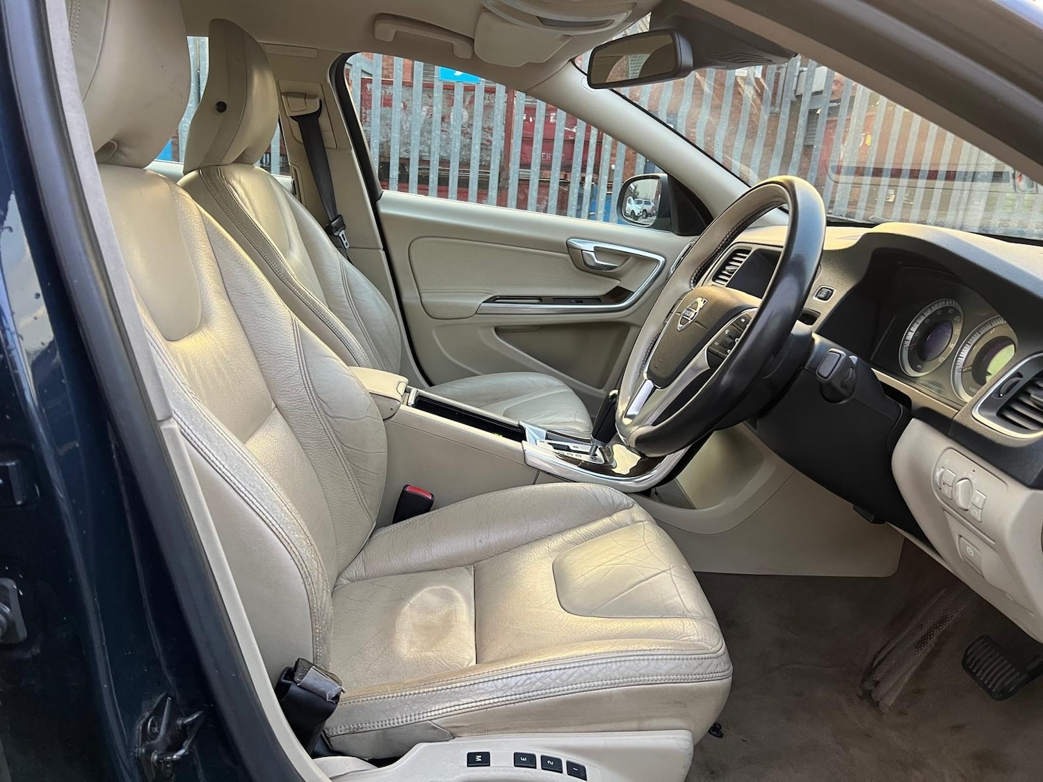 Used Volvo S60 2010 for sale - 76772298: Photo 48