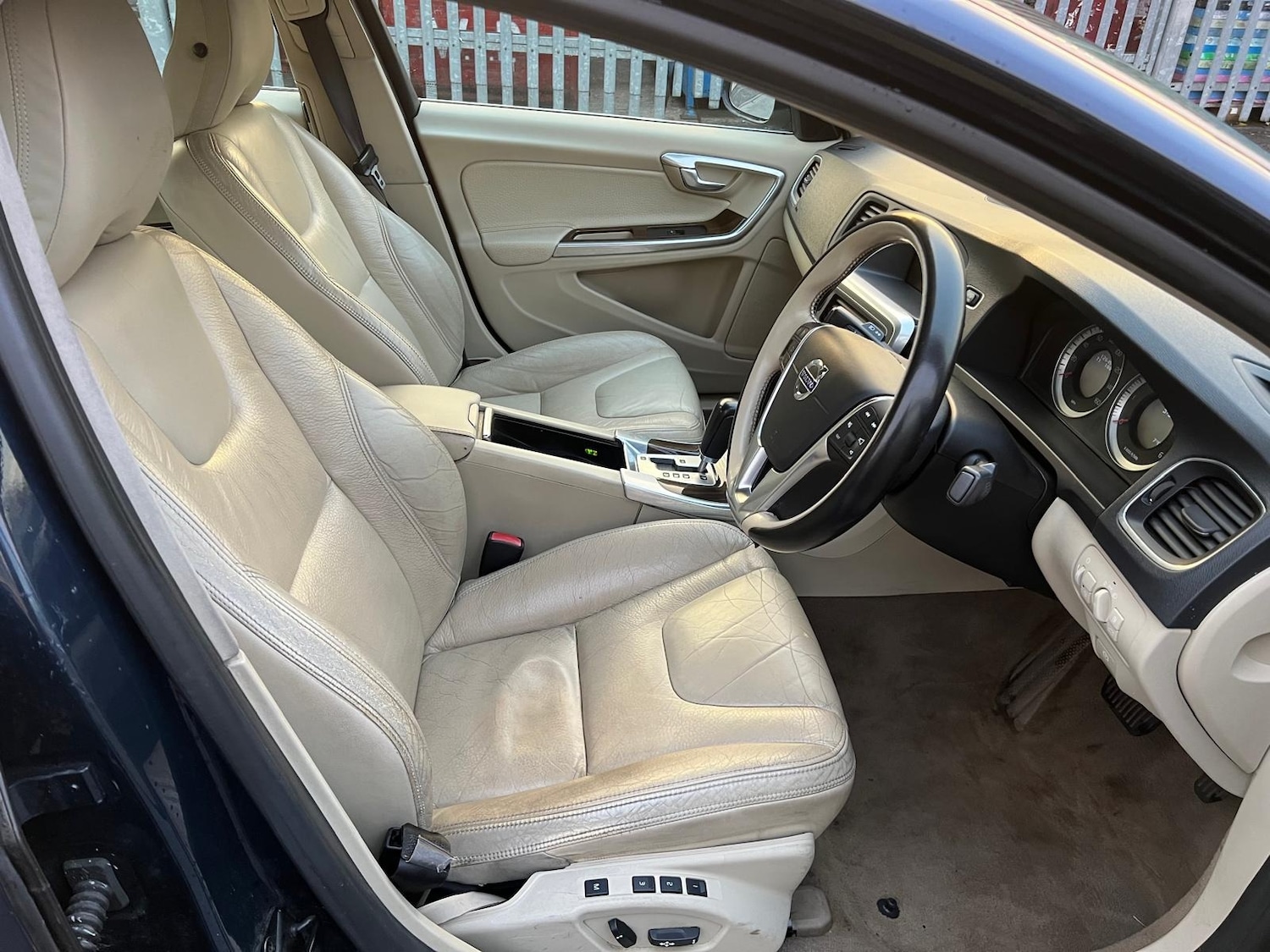 Used Volvo S60 2010 for sale - 76772298: Photo 49