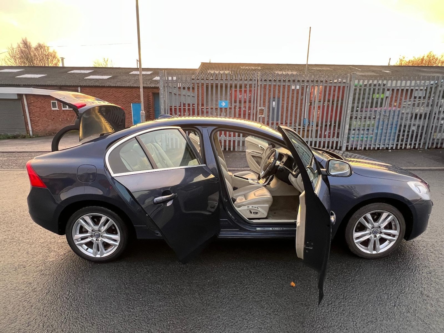 Used Volvo S60 2010 for sale - 76772298: Photo 62