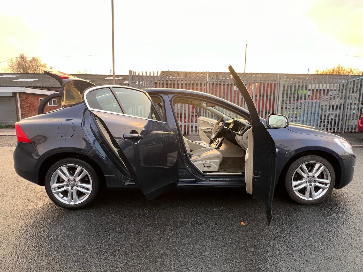 Used Volvo S60 2010 for sale - 76772298: Photo 64