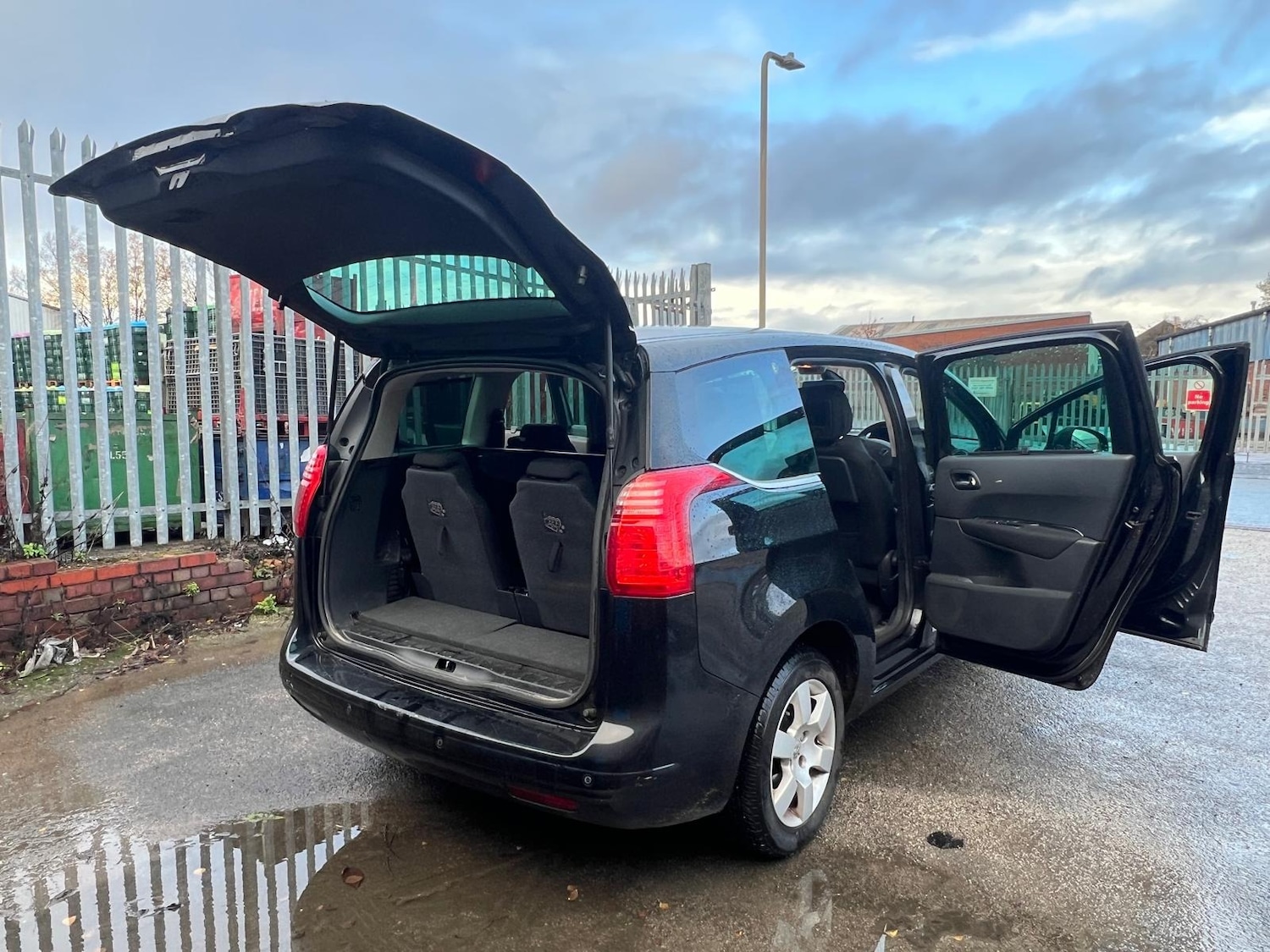 Used Peugeot 5008 2012 for sale - 76772288: Photo 23