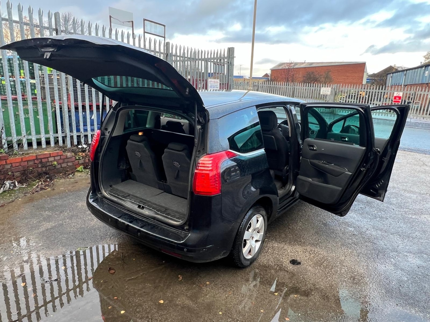 Used Peugeot 5008 2012 for sale - 76772288: Photo 24