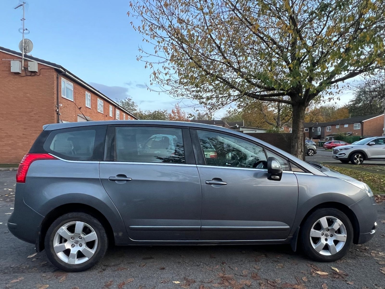 Used Peugeot 5008 2011 for sale - 76389433: Photo 12