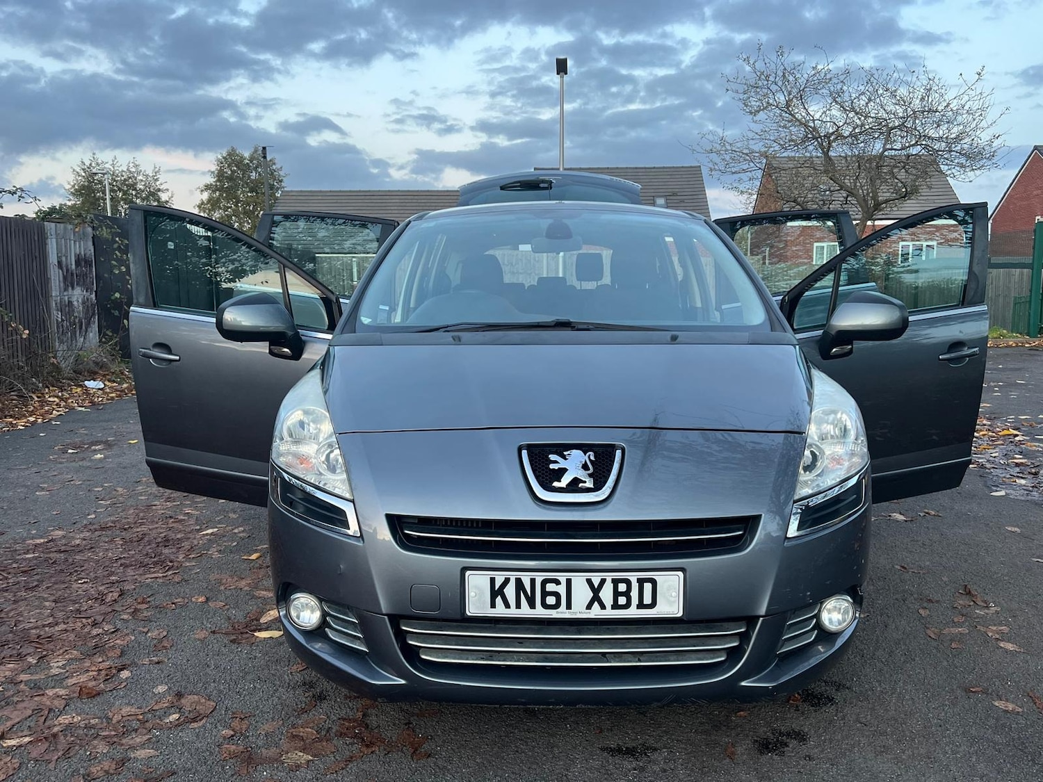 Used Peugeot 5008 2011 for sale - 76389433: Photo 15