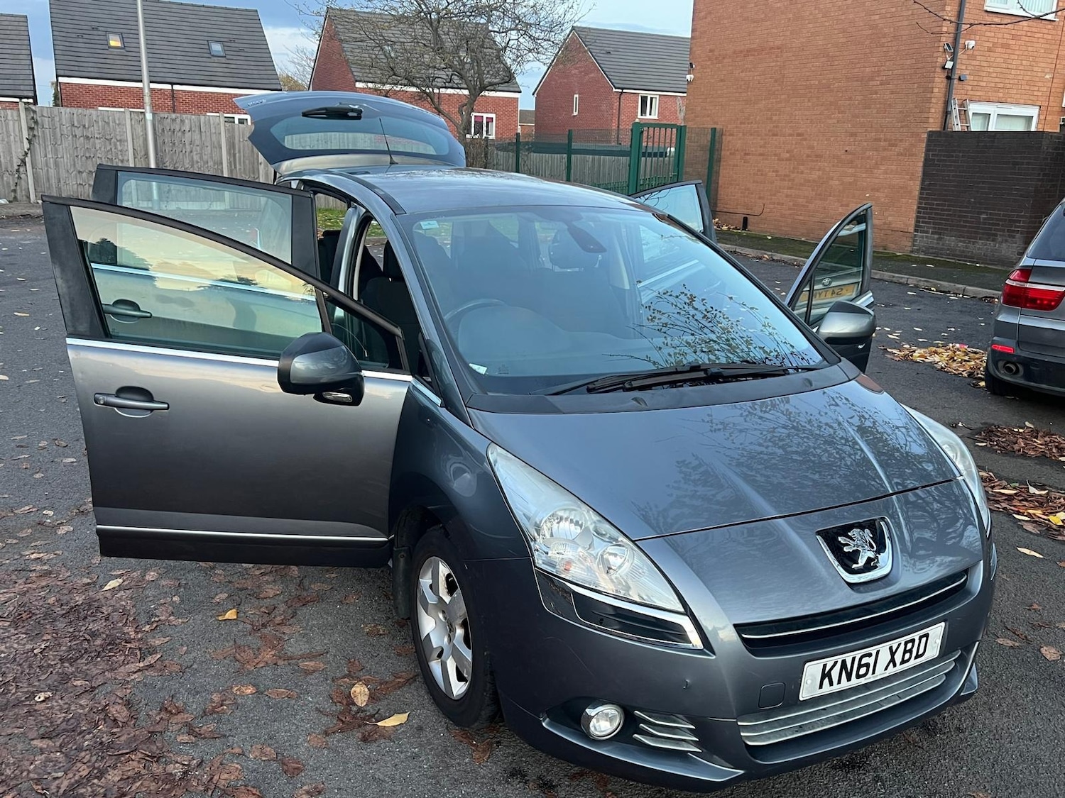 Used Peugeot 5008 2011 for sale - 76389433: Photo 17