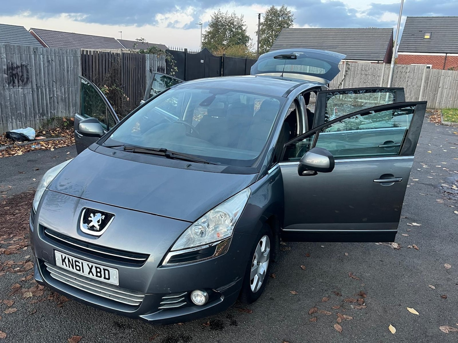 Used Peugeot 5008 2011 for sale - 76389433: Photo 18