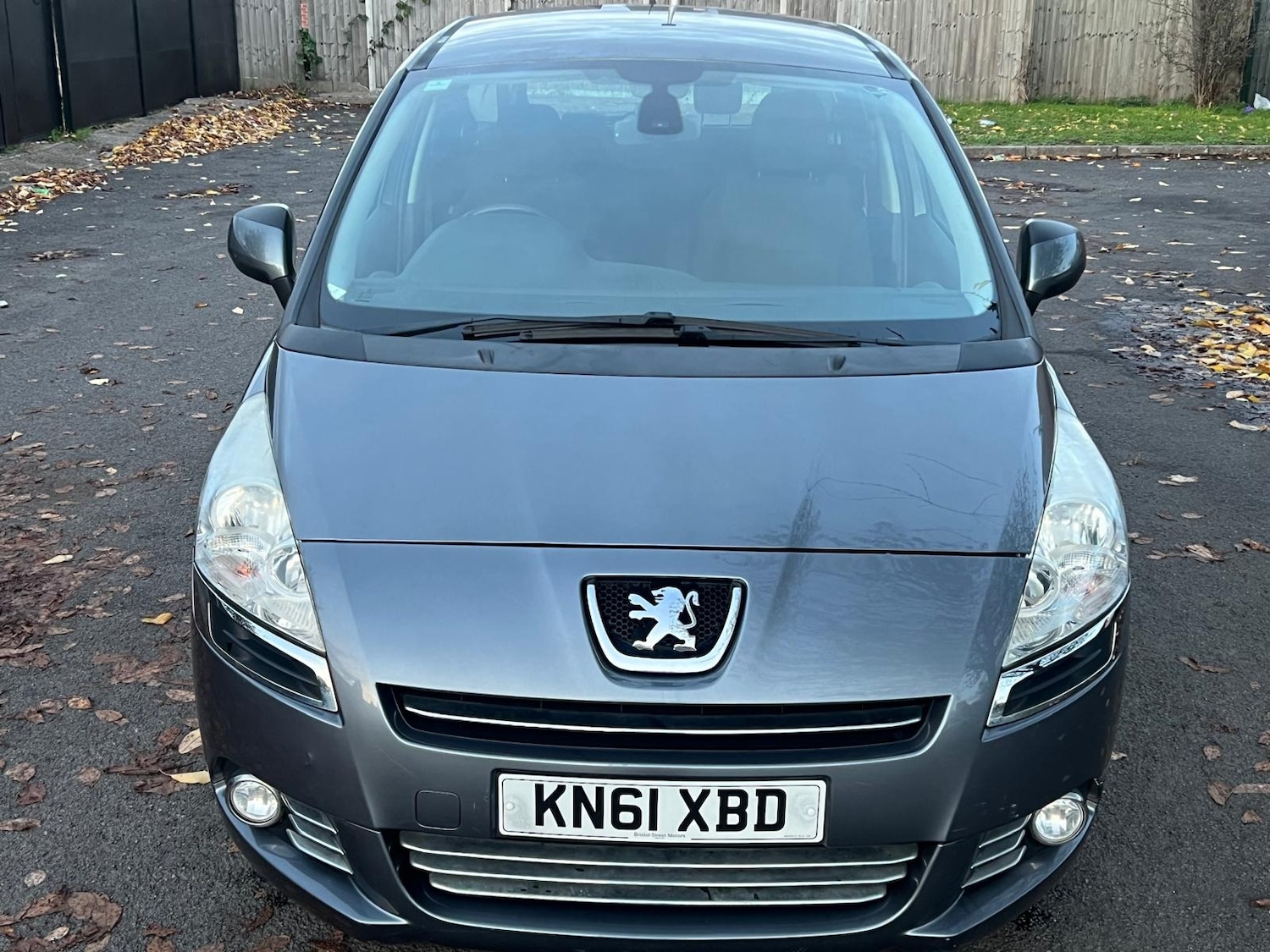Used Peugeot 5008 2011 for sale - 76389433: Photo 2