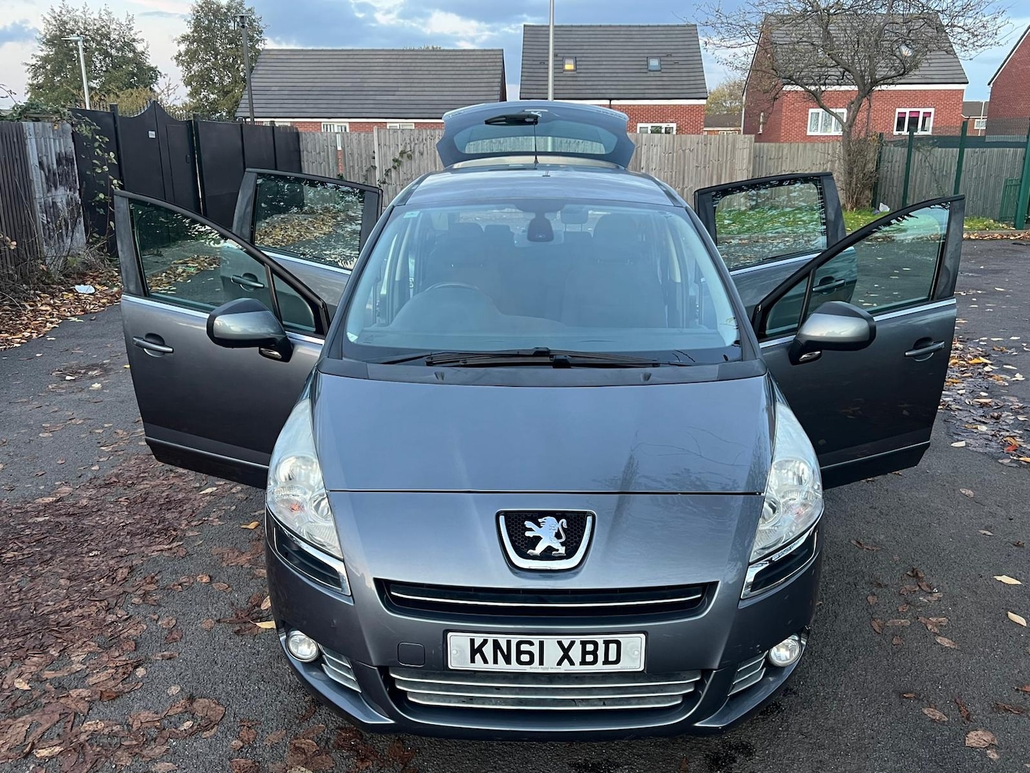 Used Peugeot 5008 2011 for sale - 76389433: Photo 20