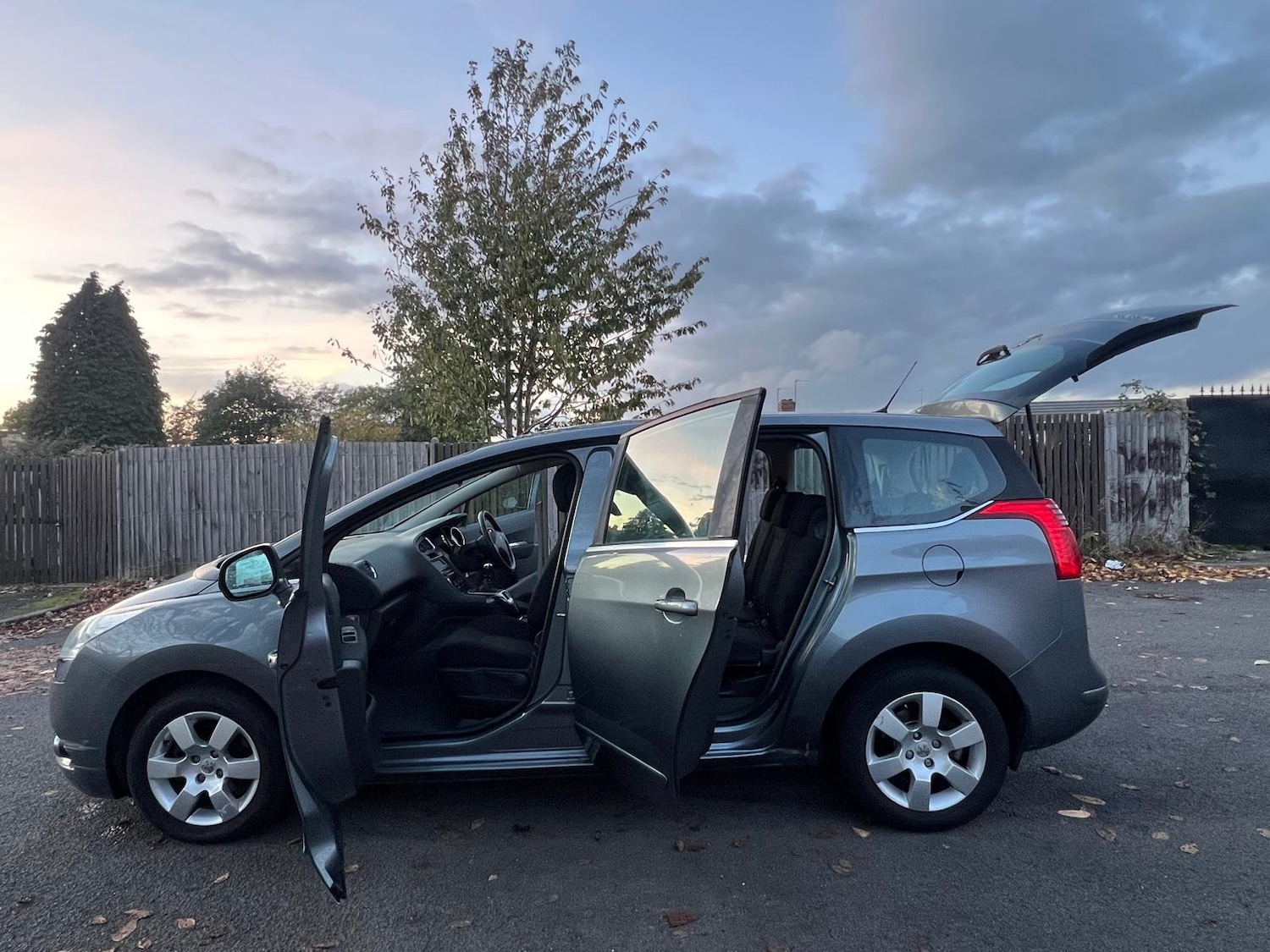 Used Peugeot 5008 2011 for sale - 76389433: Photo 21