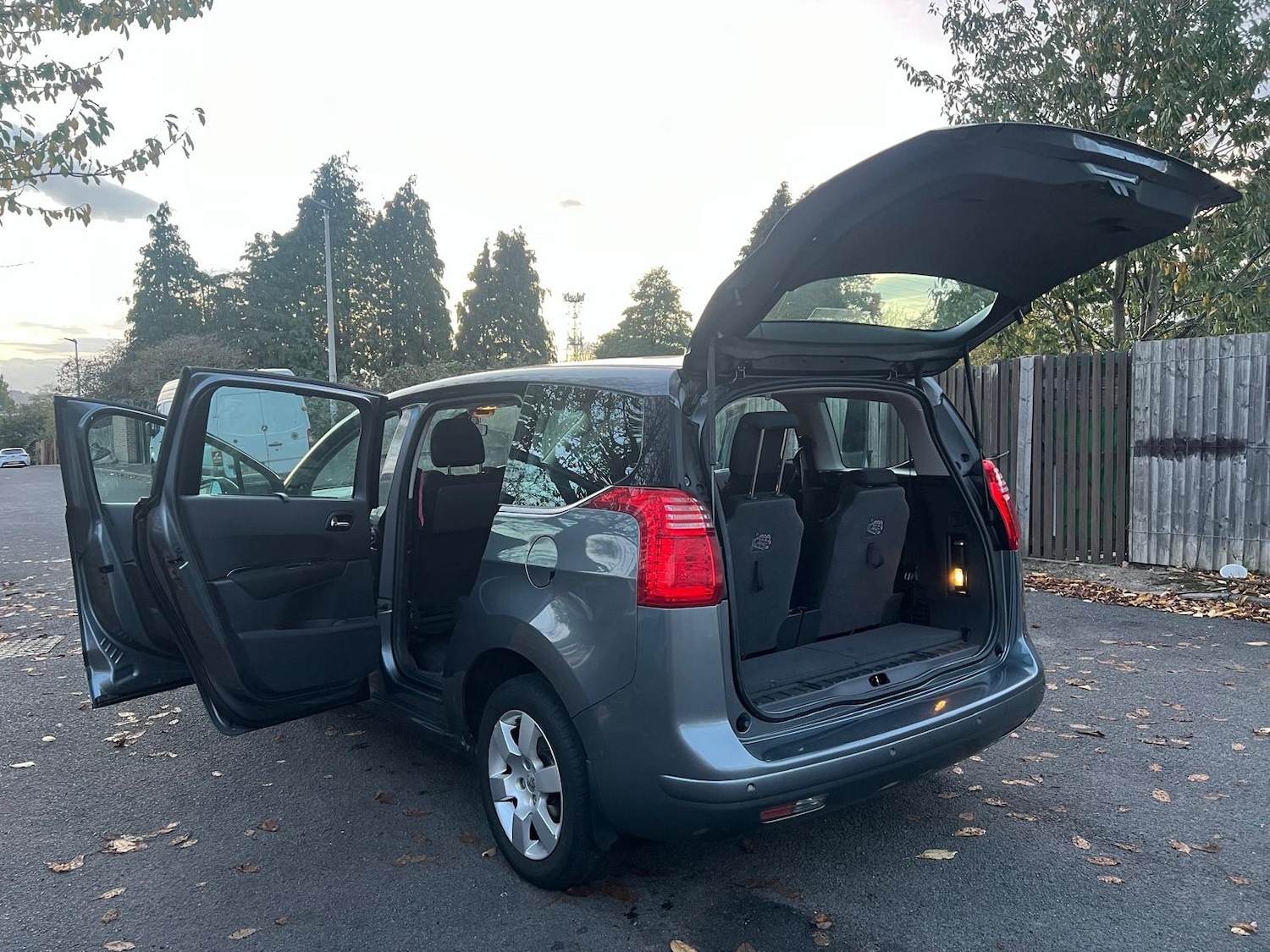 Used Peugeot 5008 2011 for sale - 76389433: Photo 23