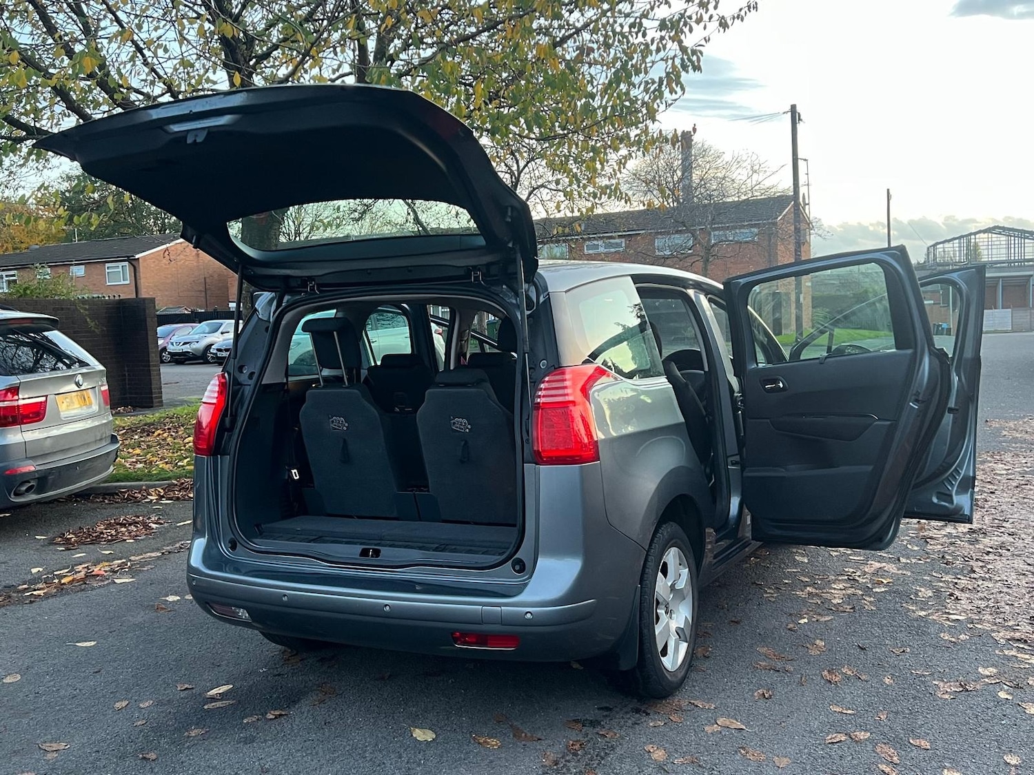 Used Peugeot 5008 2011 for sale - 76389433: Photo 25