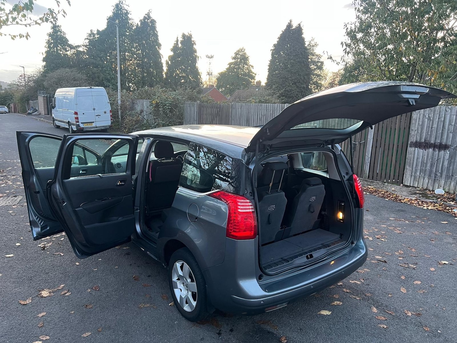 Used Peugeot 5008 2011 for sale - 76389433: Photo 26