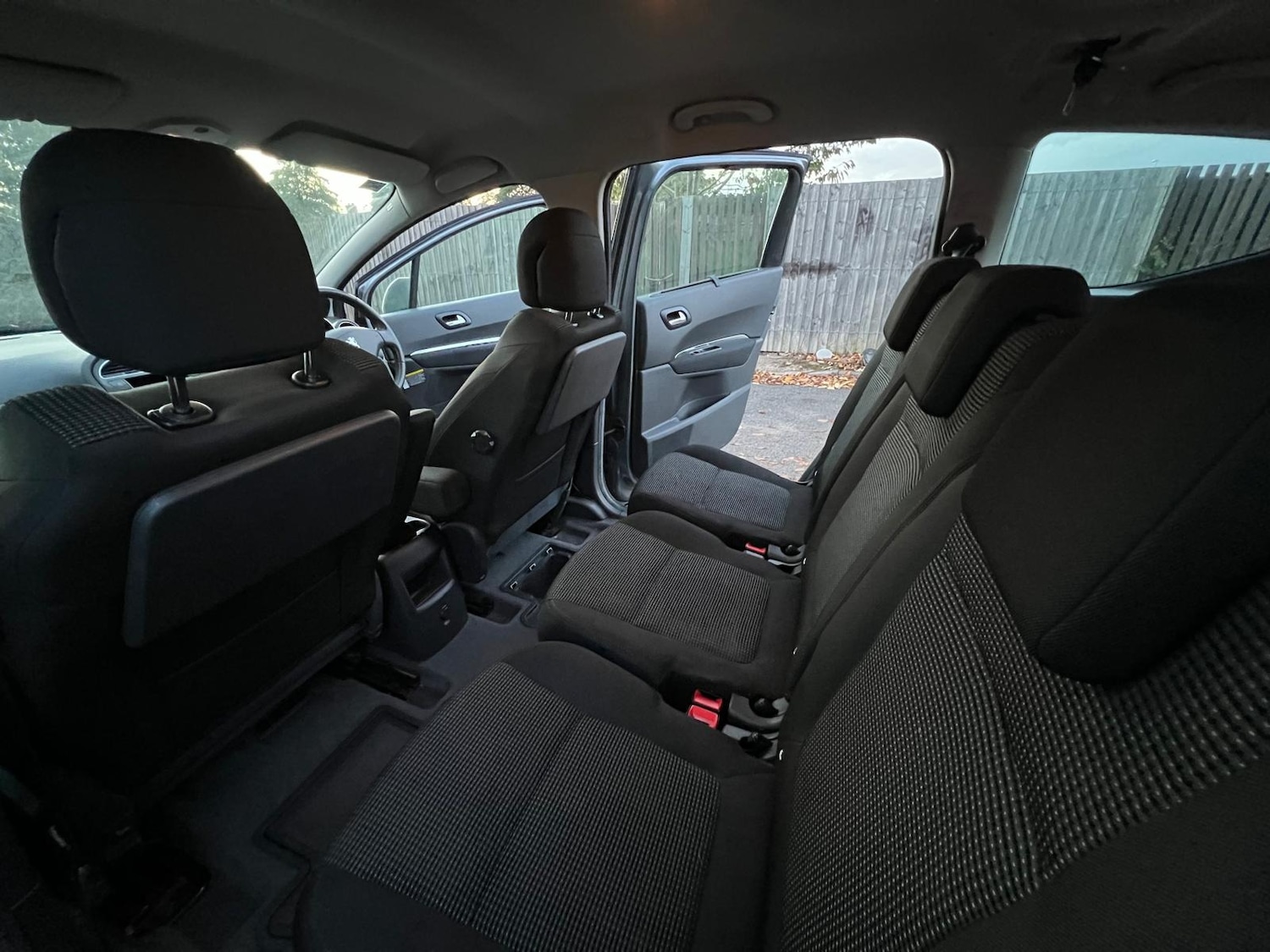 Used Peugeot 5008 2011 for sale - 76389433: Photo 27