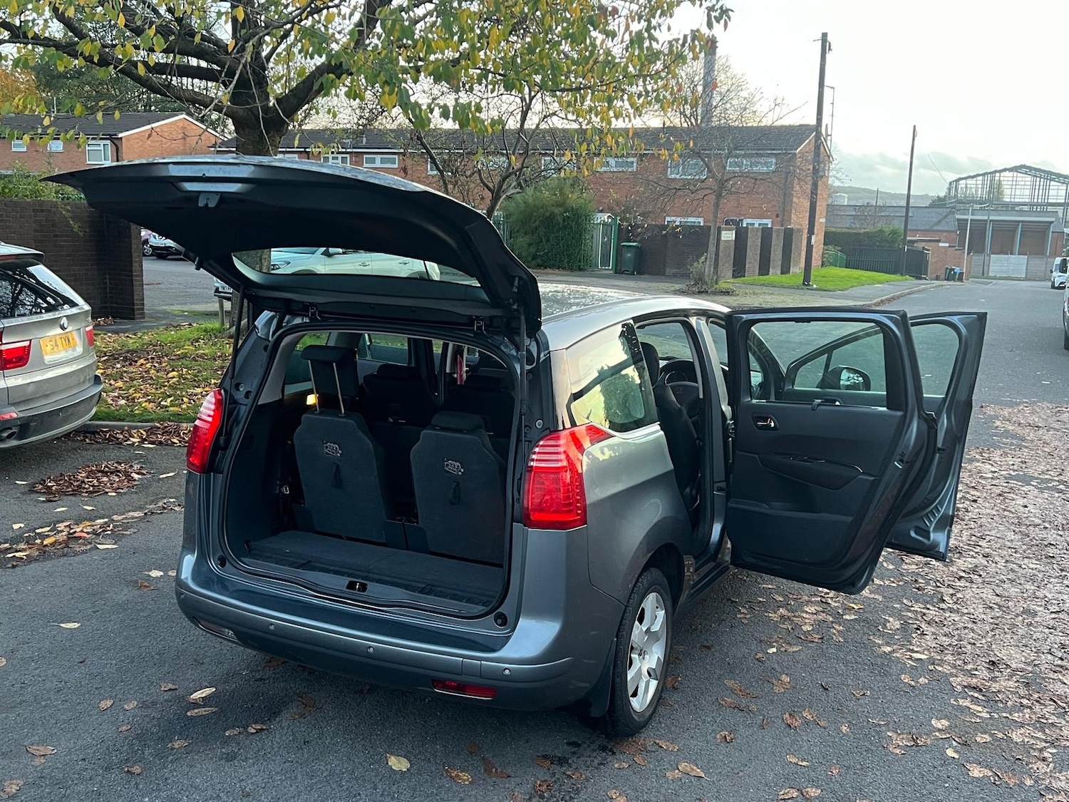 Used Peugeot 5008 2011 for sale - 76389433: Photo 28