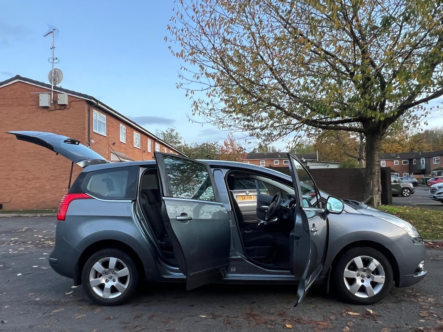 Used Peugeot 5008 2011 for sale - 76389433: Photo 29