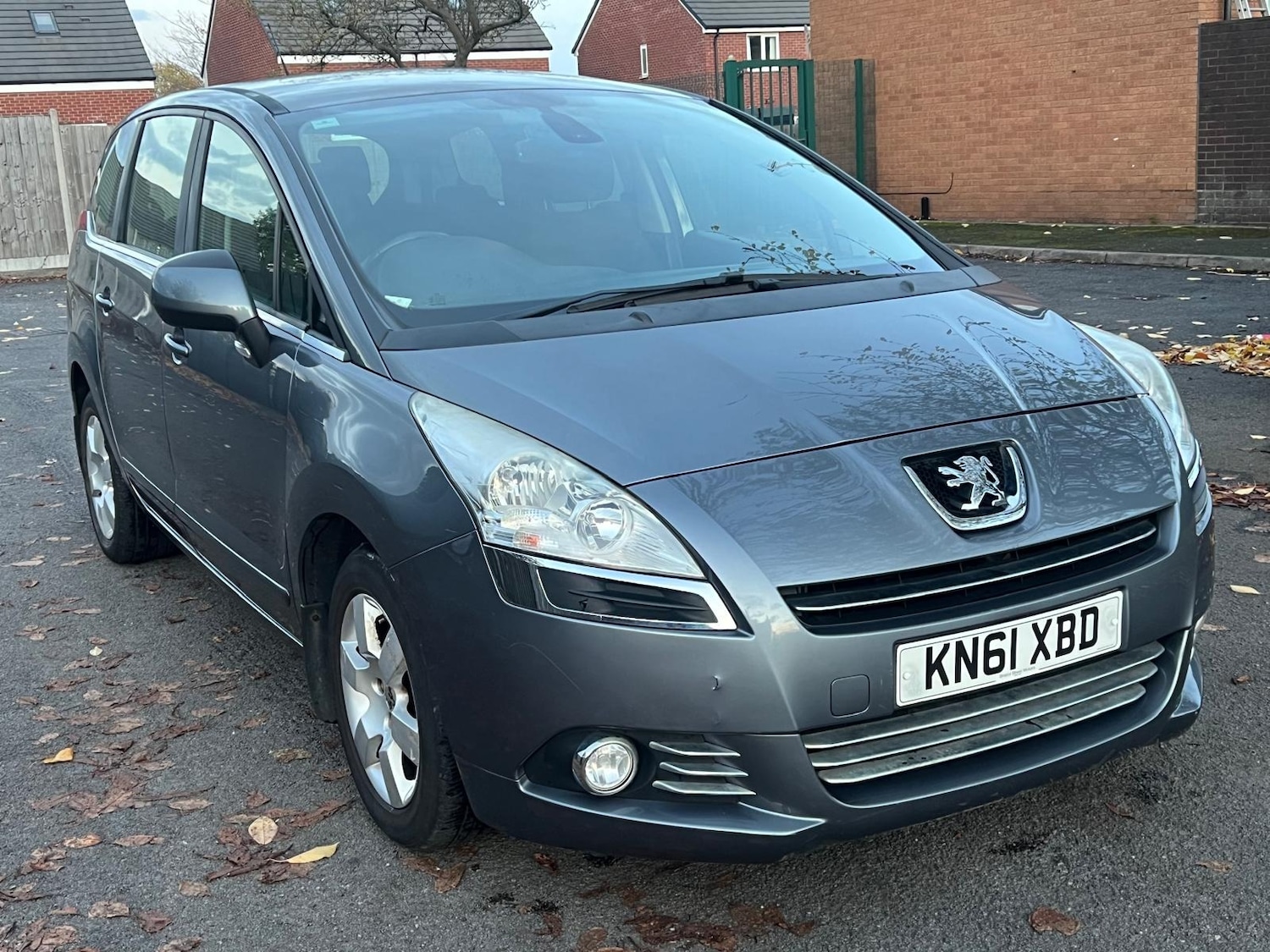 Used Peugeot 5008 2011 for sale - 76389433: Photo 3