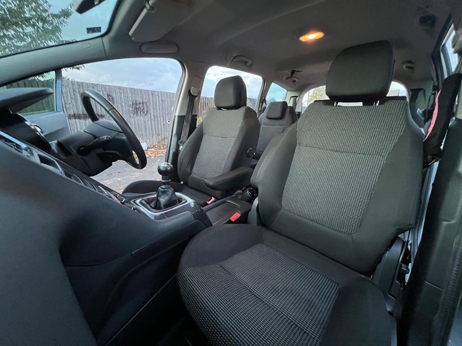 Used Peugeot 5008 2011 for sale - 76389433: Photo 32