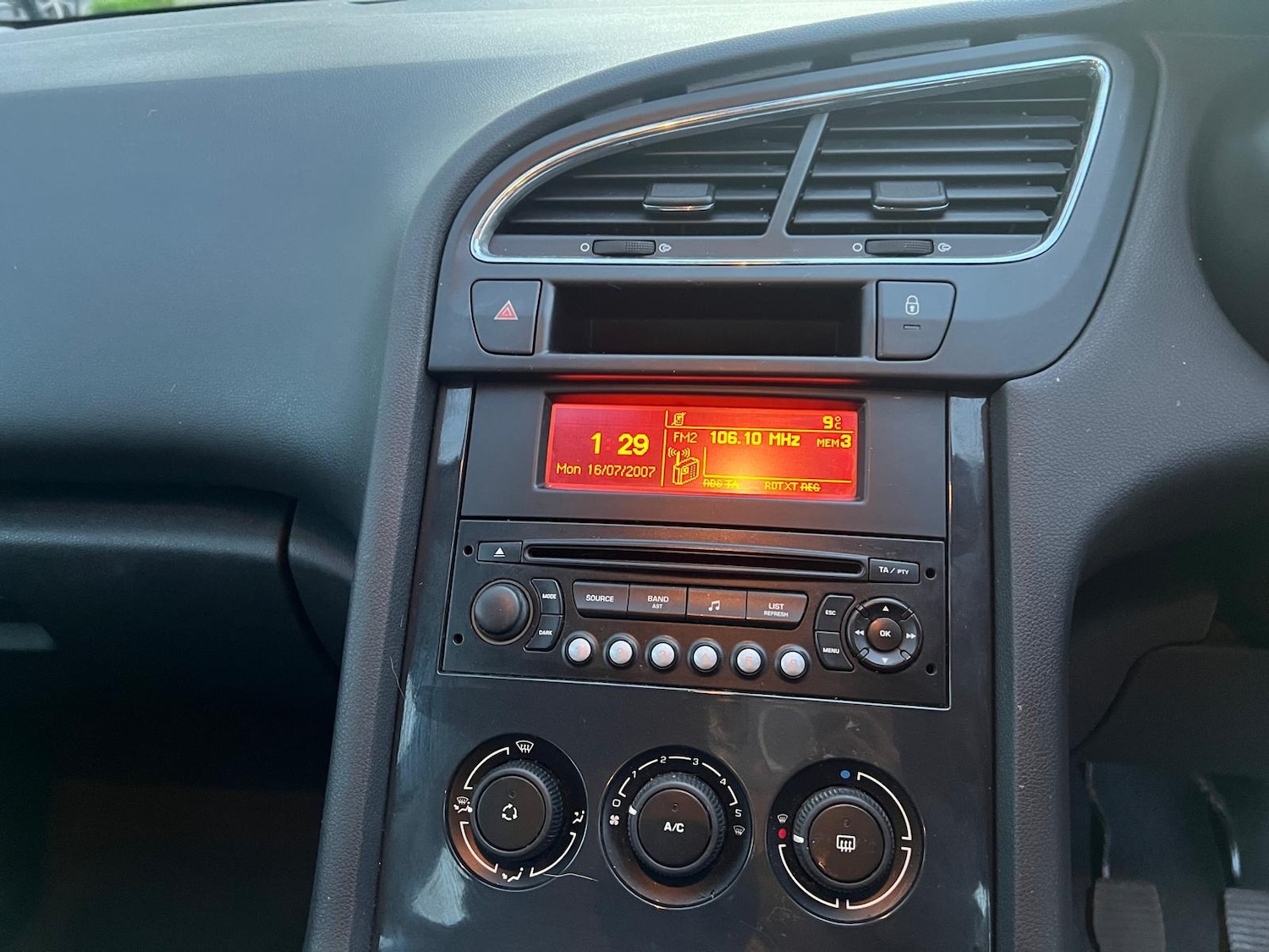 Used Peugeot 5008 2011 for sale - 76389433: Photo 37