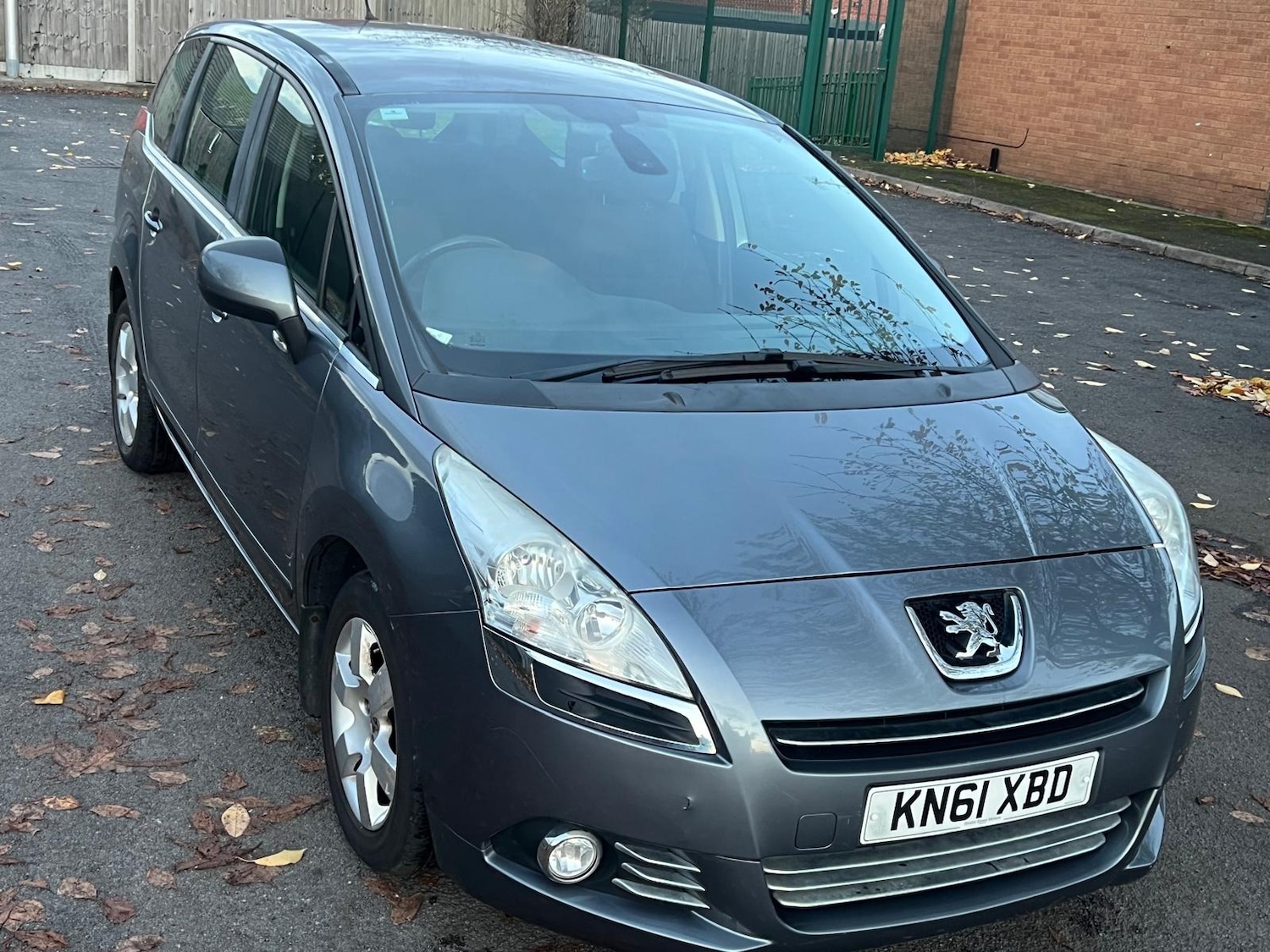 Used Peugeot 5008 2011 for sale - 76389433: Photo 6