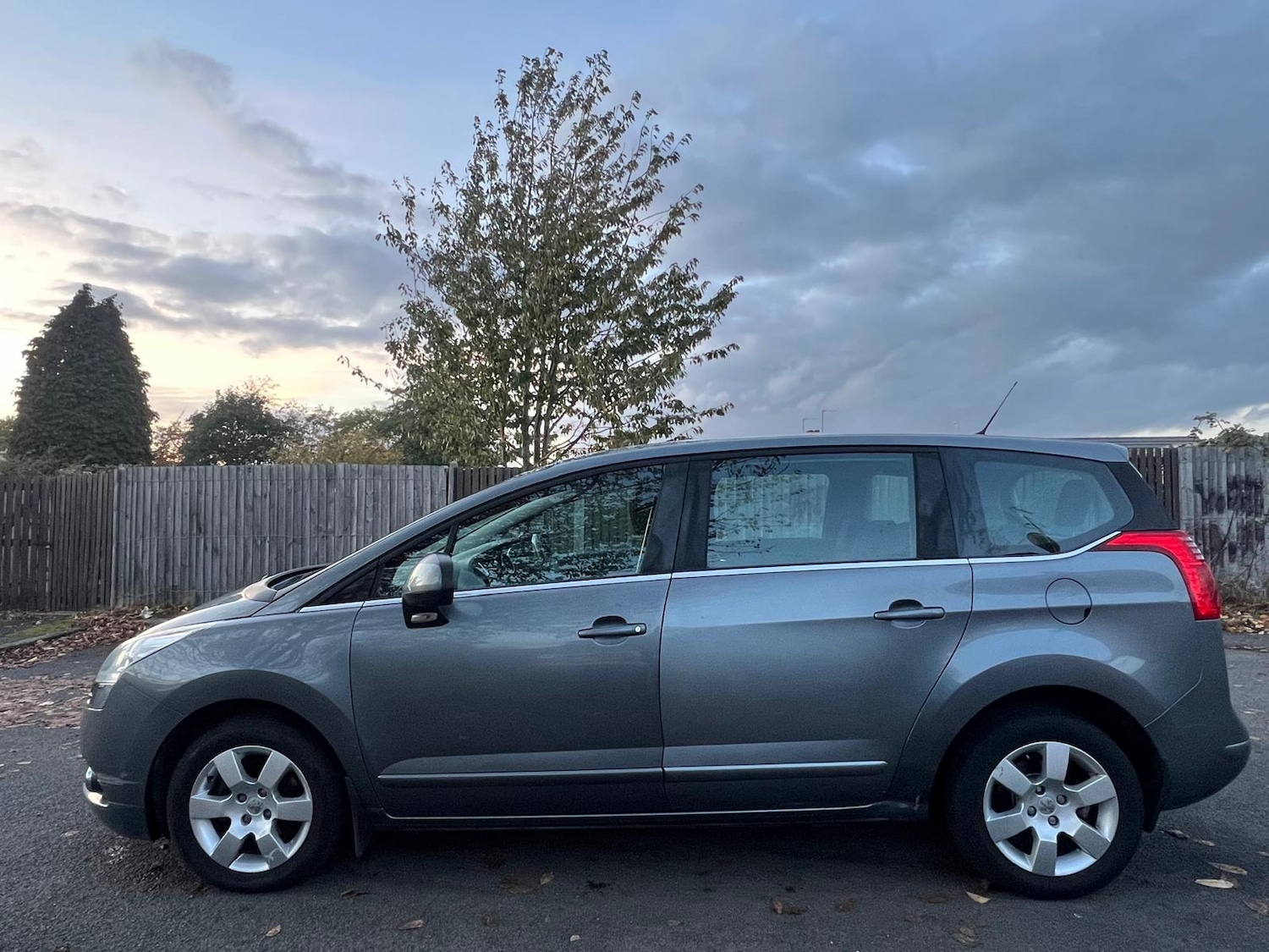 Used Peugeot 5008 2011 for sale - 76389433: Photo 7